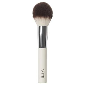 ILIA – Finishing Powder Brush | Blends Fine Powders, Made with FSC Certified Wood, Aluminum, + Soft, Vegan Bristles | Expertly Crafted | Non-Toxic, Vegan, Cruelty-Free, Recyclable
